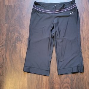 Nike DRI FIT black capri☆